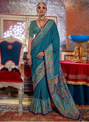 Absorbing Silk Morpeach  Print Traditional Saree