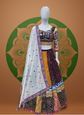 Cotton Kutchhi Work Navratri Chaniya Choli for Mehndi