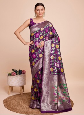Distinctive Weaving Silk Saree