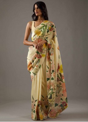 Enchanting Classic Saree For Festival