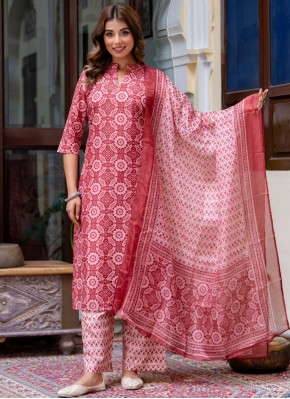 Enchanting Print Blended Cotton Readymade Salwar Kameez