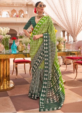 Green Geometric Print Casual Classic Saree