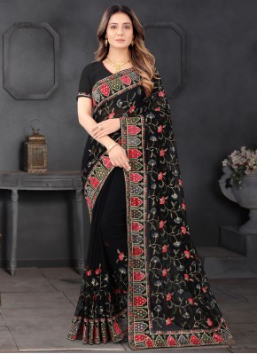 Groovy Classic Saree For Festival