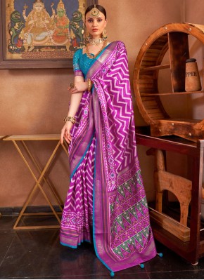 Intriguing Magenta Festival Designer Saree