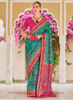 Modish Traditional Saree For Festival