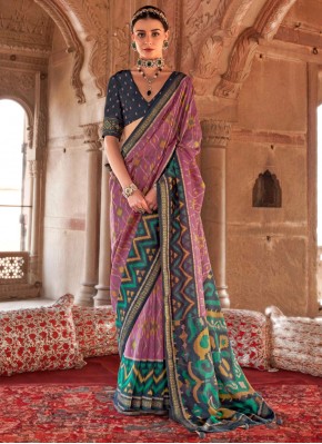 Sensational Stripe Print Trendy Saree