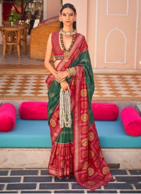 Spellbinding Foil Print Festival Traditional Saree