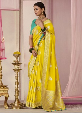 Viscose Floral Patterns Yellow Classic Saree